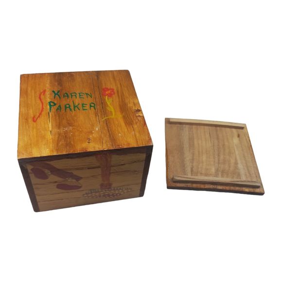 VTG Handpainted Wooden Trinket Box Mushrooms Signed by Artist 4" x 4" x  3.25" - Picture 9 of 10